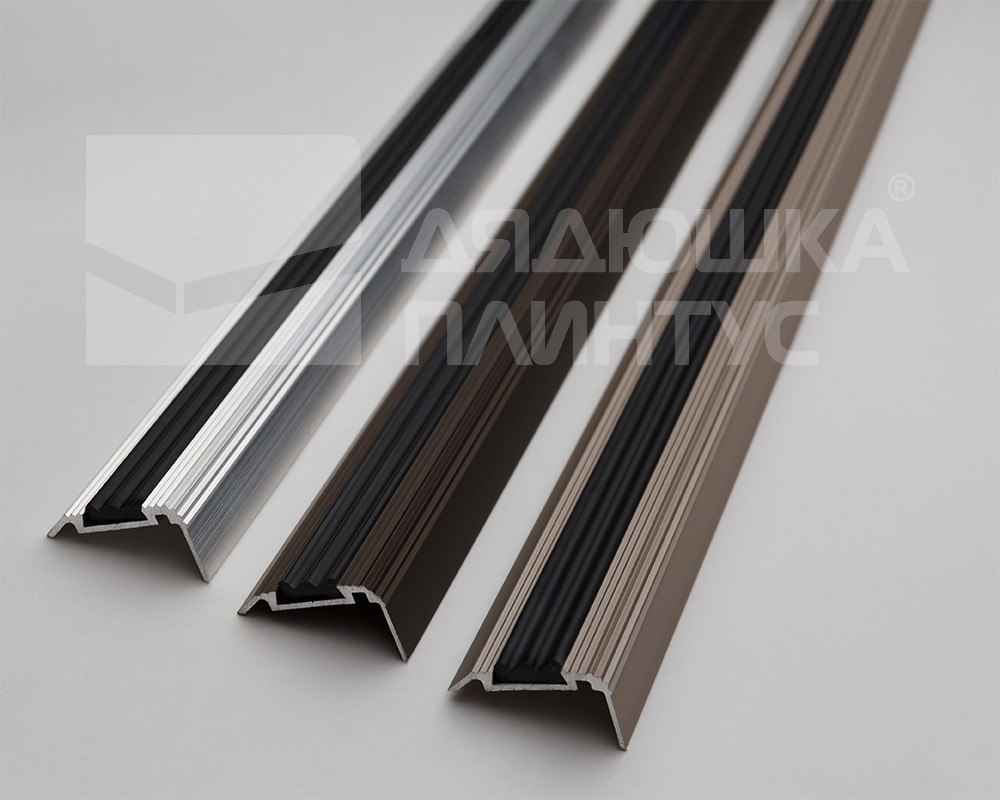 Порог угловой ПУ 07-1.2700.01лж. Серебро