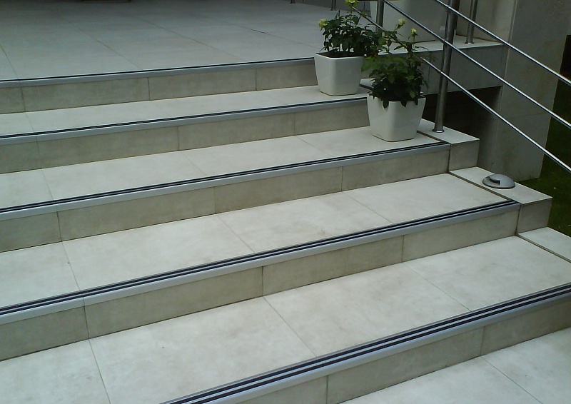 Порог угловой ПУ 07.1800.01лч Серебро