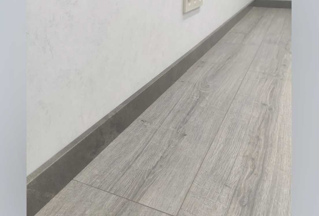 Плинтус МДФ Лука Пл 100-1МДФ.2700.Point line 24046 Дуб мелфорд грей