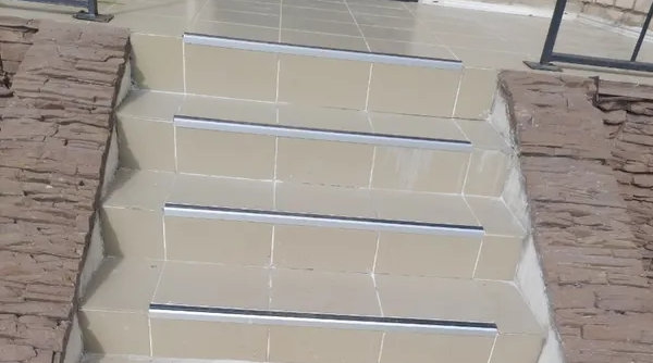 Порог угловой ПУ 71.2700.202л Золото