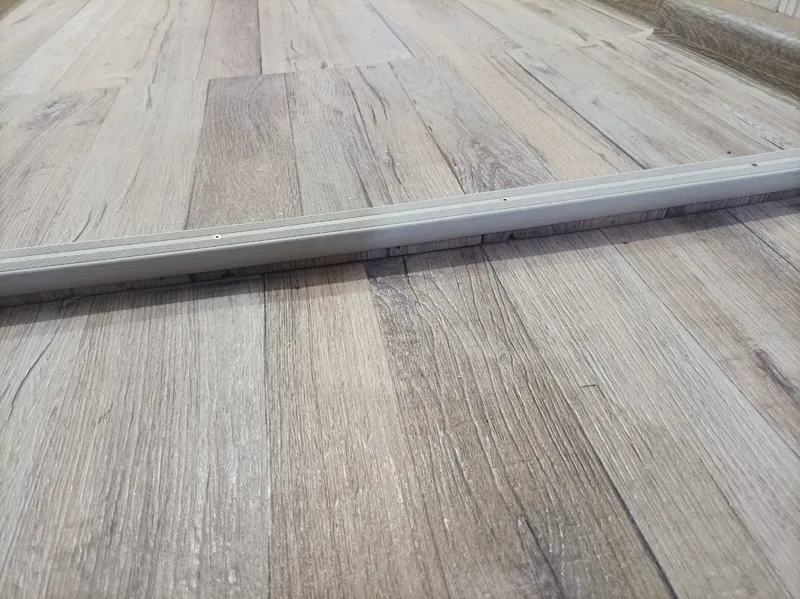 Порог угловой ПУ 06.1800.056 0,9 м Бетон темный