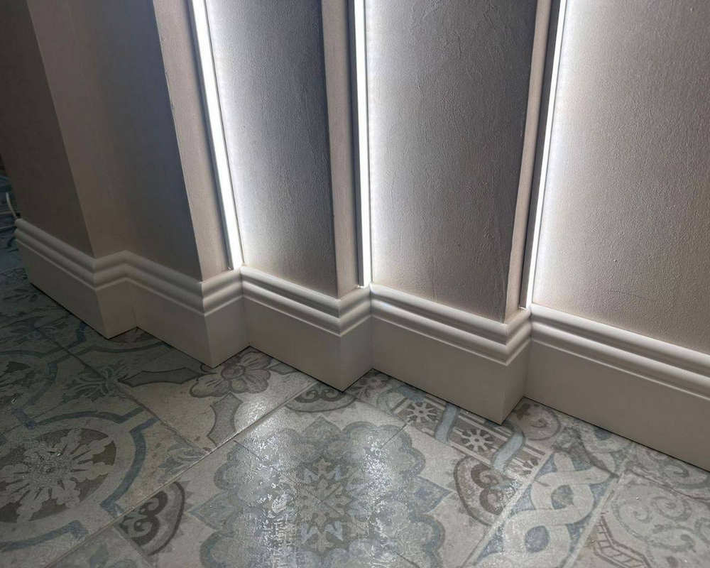 Плинтус из полистирола высокой плотности NMC Wallstyl FL2 Белый