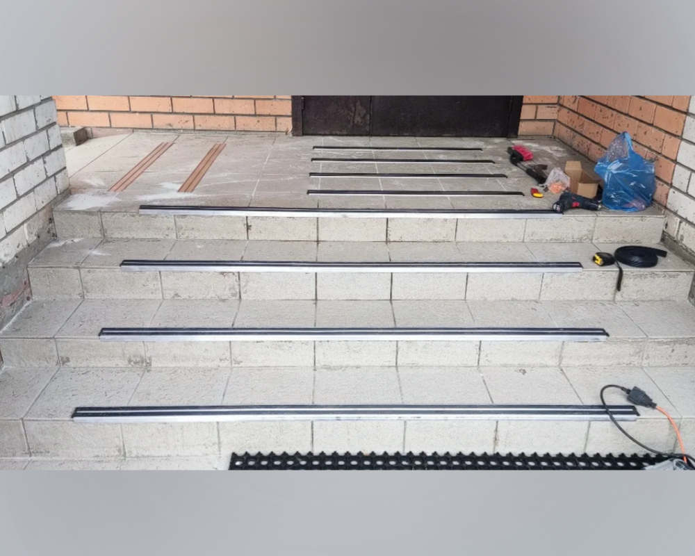 Порог одноуровневый ПС 08.2700.201л Серебро