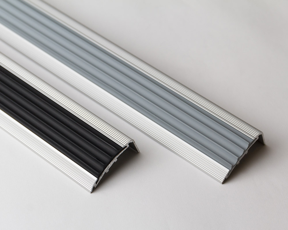 Порог угловой ПУ 71.2700.202л Золото